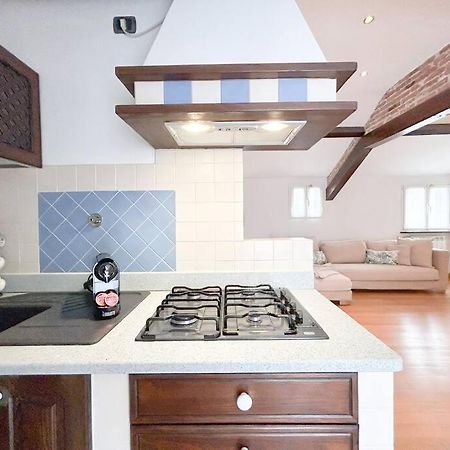 Elegante Mansarda 300Mt Dal Mare - Centro - Wifi Apartment Savona Bagian luar foto