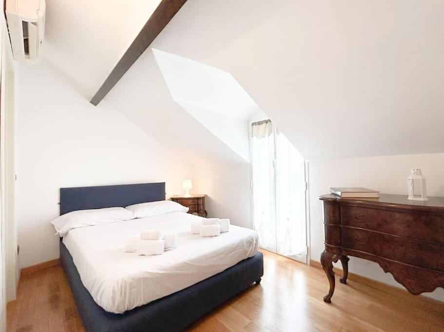Elegante Mansarda 300Mt Dal Mare - Centro - Wifi Apartment Savona Bagian luar foto