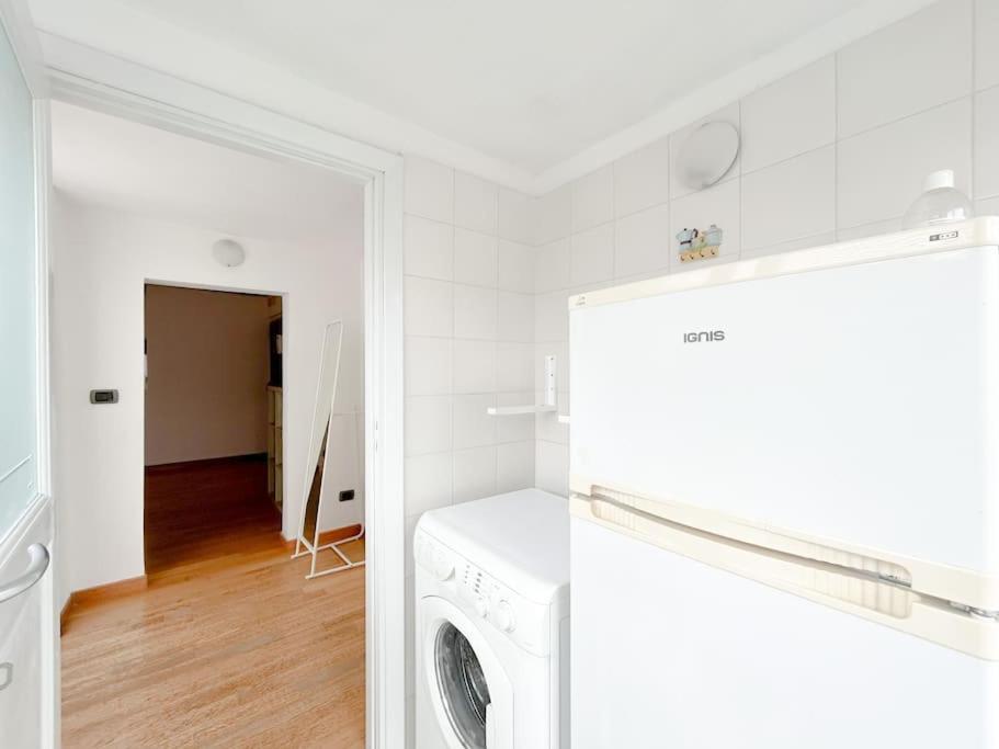 Elegante Mansarda 300Mt Dal Mare - Centro - Wifi Apartment Savona Bagian luar foto