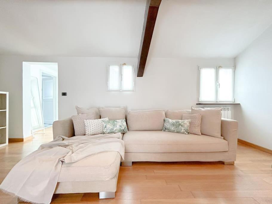 Elegante Mansarda 300Mt Dal Mare - Centro - Wifi Apartment Savona Bagian luar foto