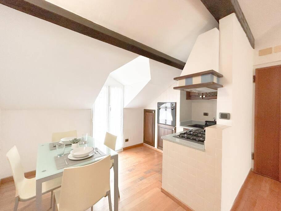 Elegante Mansarda 300Mt Dal Mare - Centro - Wifi Apartment Savona Bagian luar foto