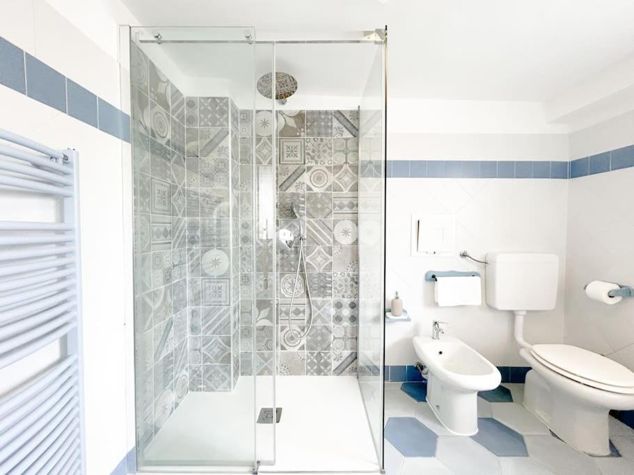 Elegante Mansarda 300Mt Dal Mare - Centro - Wifi Apartment Savona Bagian luar foto