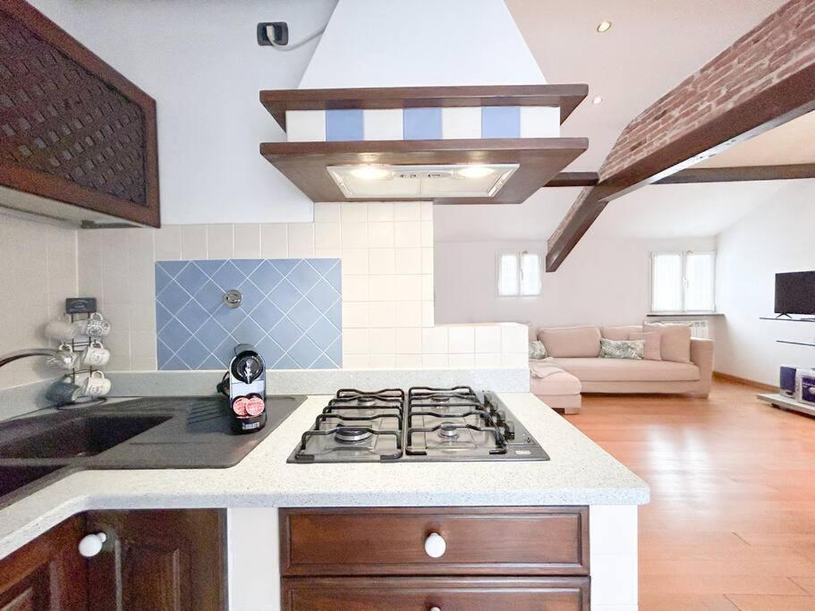 Elegante Mansarda 300Mt Dal Mare - Centro - Wifi Apartment Savona Bagian luar foto