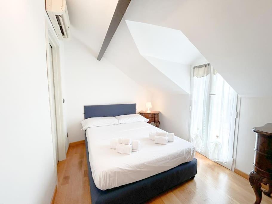 Elegante Mansarda 300Mt Dal Mare - Centro - Wifi Apartment Savona Bagian luar foto