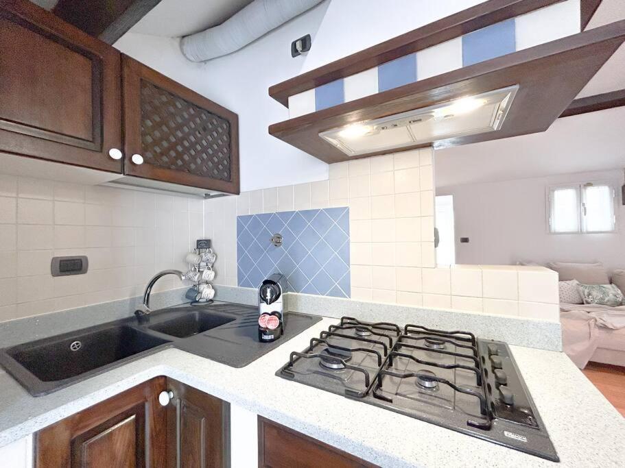 Elegante Mansarda 300Mt Dal Mare - Centro - Wifi Apartment Savona Bagian luar foto