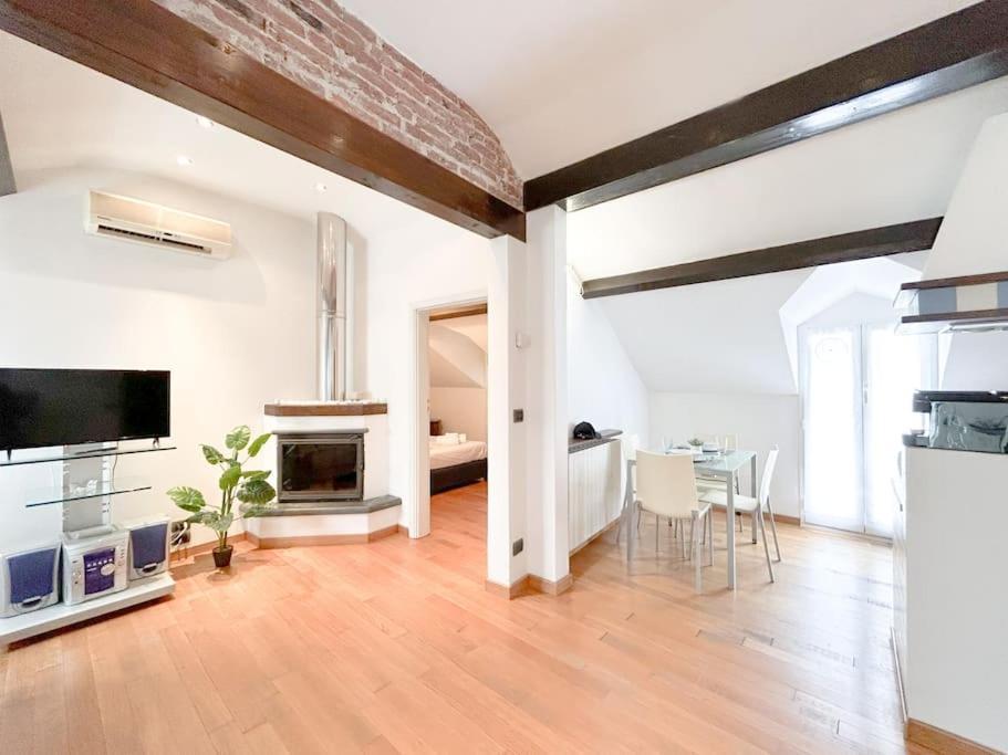Elegante Mansarda 300Mt Dal Mare - Centro - Wifi Apartment Savona Bagian luar foto