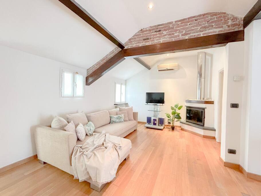 Elegante Mansarda 300Mt Dal Mare - Centro - Wifi Apartment Savona Bagian luar foto
